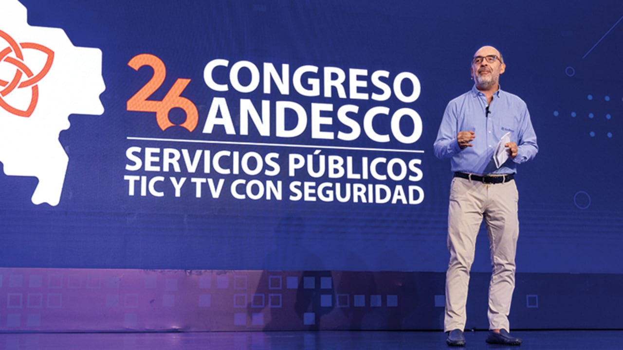     Durante el Congreso de Andesco, el gremio de las empresas de servicios públicos que preside Camilo Sánchez, se propusieron más inversiones públicas y privadas para evitar mayores incrementos de las tarifas.