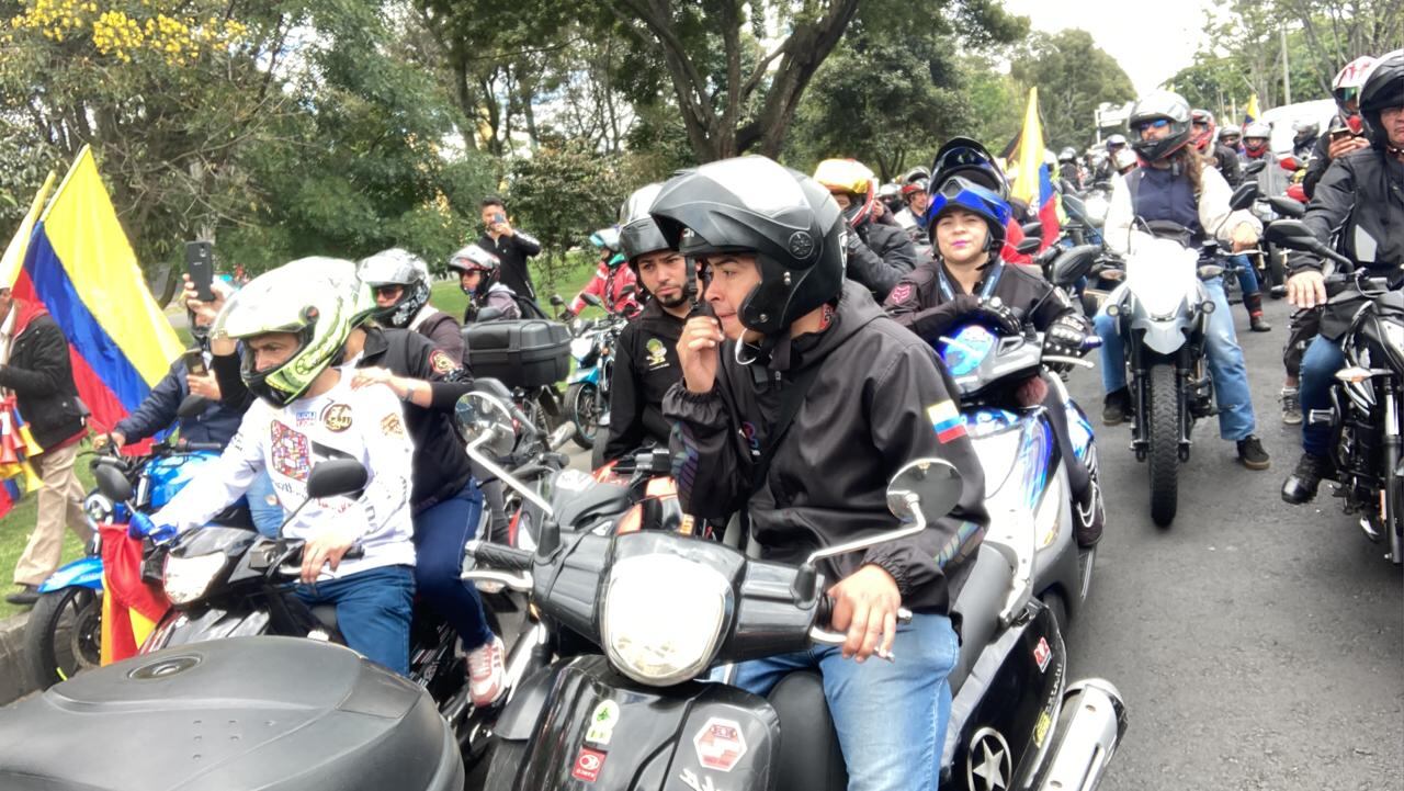 Motociclistas alzan su voz contra el alza en el precio de la gasolina.