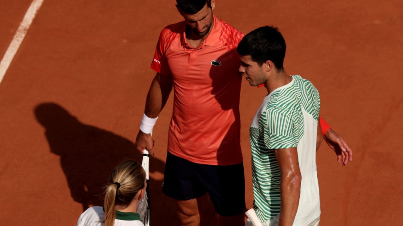 Carlos Alcaraz vs Novak Djokovic, en la semifinal de Roland Garros.