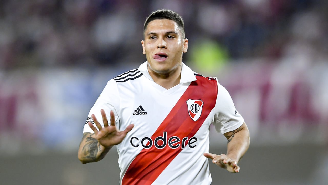 BUENOS AIRES, ARGENTINA - OCTOBER 12: Juan Fernando Quintero of River Plate gestures during a match between River Plate and Platense as part of Liga Profesional 2022 at Estadio Más Monumental Antonio Vespucio Liberti on October 12, 2022 in Buenos Aires, Argentina. (Photo by Getty Images/Marcelo Endelli)