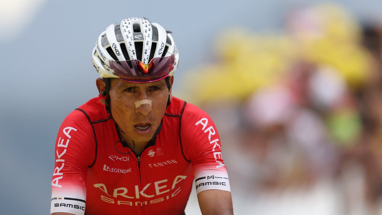 Team Arkea-Samsic team's Colombian rider Nairo Quintana cycles in the final meters to the finish line of the 11th stage of the 109th edition of the Tour de France cycling race, 151,7 km between Albertville and Col du Granon Serre Chevalier, in the French Alps, on July 13, 2022. (Photo by Thomas SAMSON / AFP)