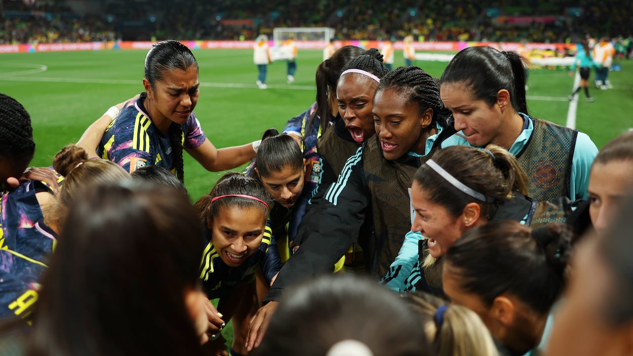 MELBOURNE, AUSTRALIA - AUGUST 08: Colombia players huddle prior to the FIFA Women's World Cup Australia & New Zealand 2023 Round of 16 match between Colombia and Jamaica at Melbourne Rectangular Stadium on August 08, 2023 in Melbourne / Naarm, Australia. (Photo by Alex Pantling - FIFA/FIFA via Getty Images)