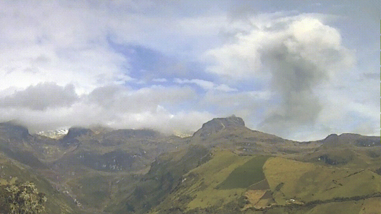 Emisión de cenizas en el Nevado del Ruiz