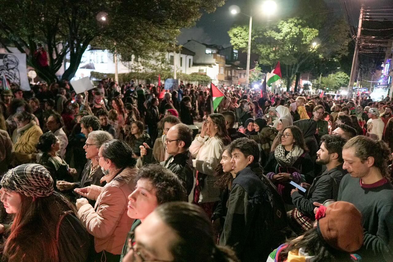Palestinos en Colombia durante manifestaciones en Bogotá.