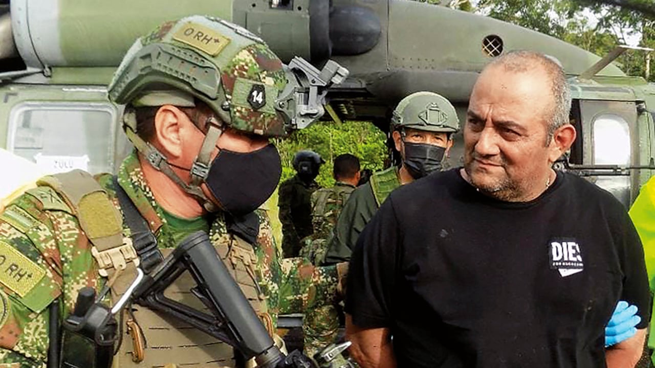    El 23 de octubre del año pasado se realizó la Operación Osiris, en la que más de 500 hombres, apoyados por aviones y helicópteros, capturaron a Dairo Antonio Úsuga, alias Otoniel, uno de los narcotraficantes más grandes del mundo, pedido en extradición por Estados Unidos.