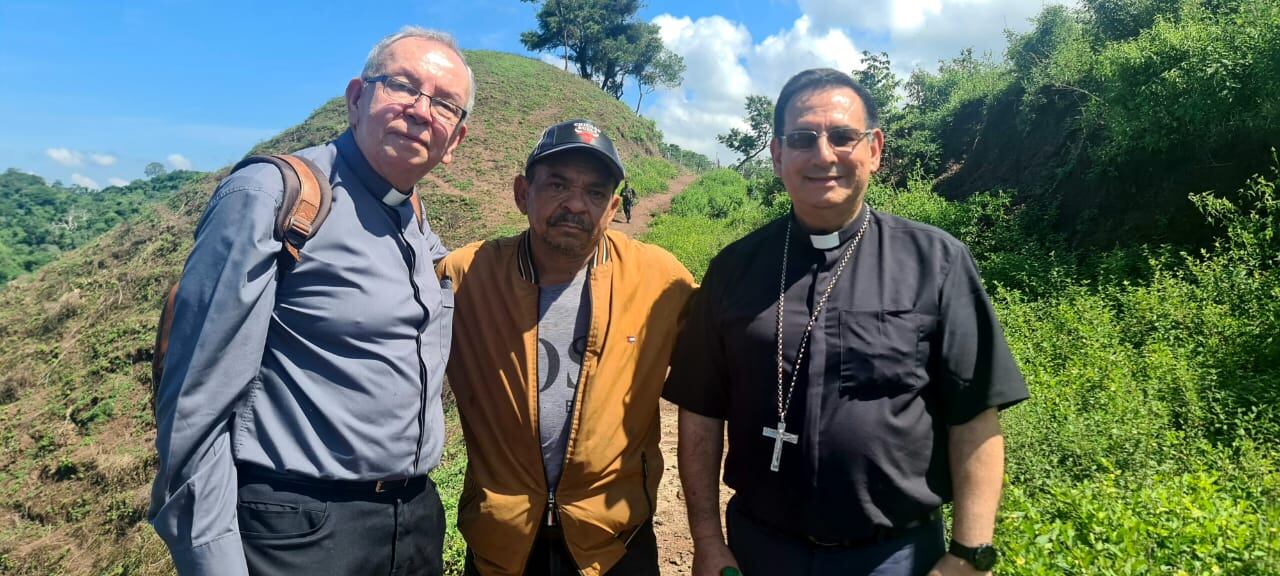 Esta es la primera imagen de don Luis Manuel 'El Mane' Díaz en libertad, cuando fue entregado a la Iglesia Católica.