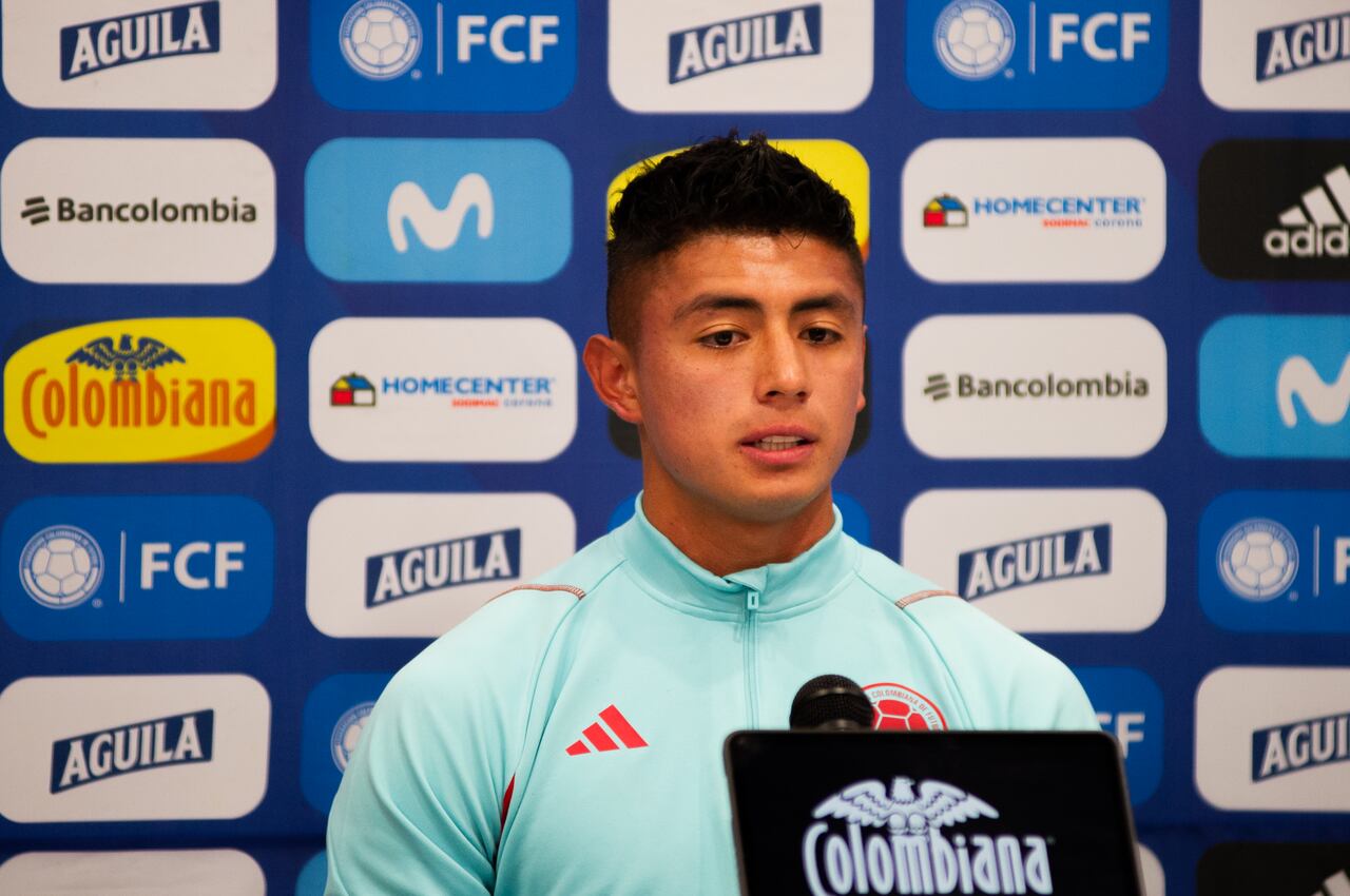 Team members Kevin Mantilla (L) and Juan David Fuentes (Out of frame) speak during a media conference of the Colombian u20 team in Bogota, Colombia, on January 11, 2022. (Photo by Sebastian Barros/NurPhoto via Getty Images)