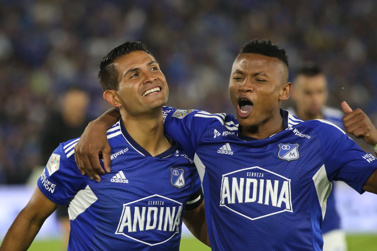 Macalister Silva y Óscar Cortés celebrando un gol de Millonarios en 'El Campín'.