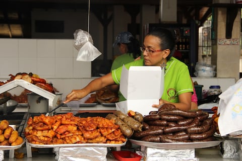 El equipo del Piqueteadero de Doña Segunda, un restaurante con una de las mejores rellenas de la ciudad.