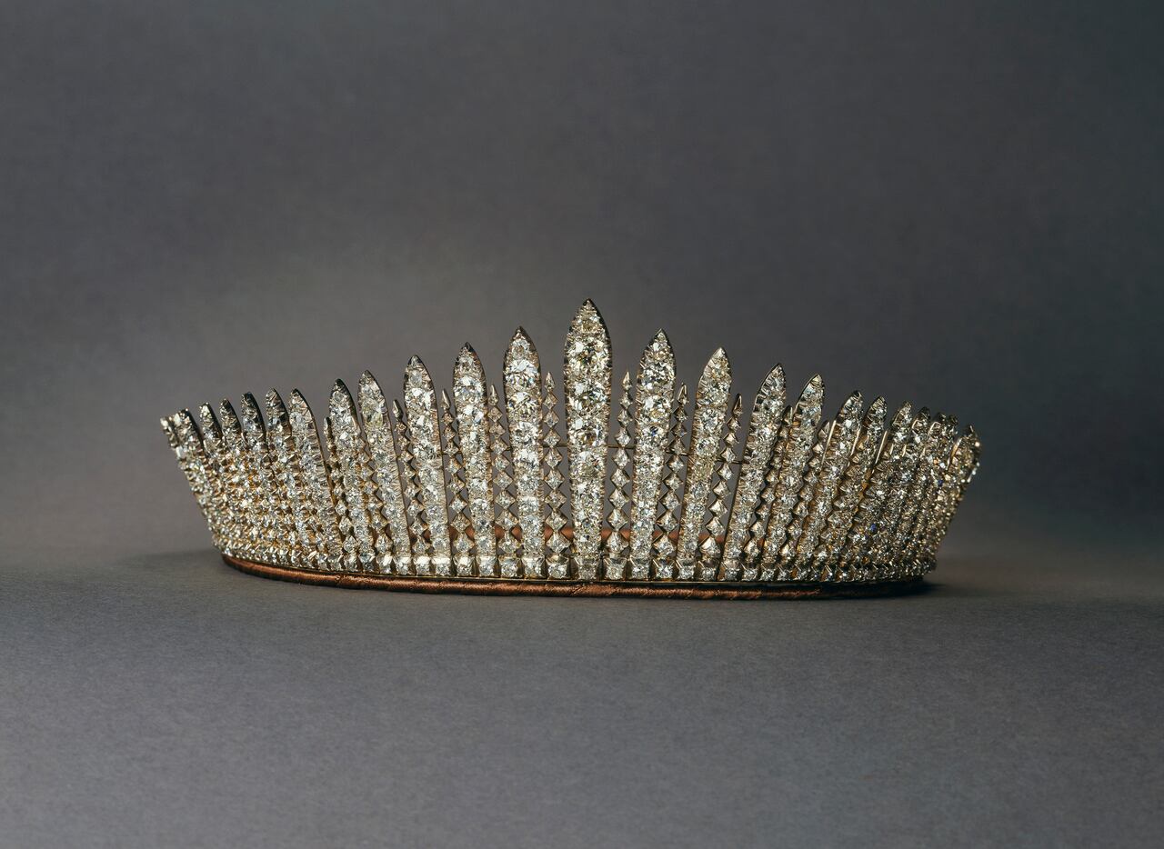 La tiara "fringe" también fue usada por las princesas Ana y Beatrice en sus matrimonios.