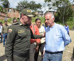 El ministro de Defensa, Iván Velásquez, visita Buenaventura en medio de la difícil situación de orden público que vive la ciudad. Foto: Aymer Andrés Álvarez fotorreportero El país