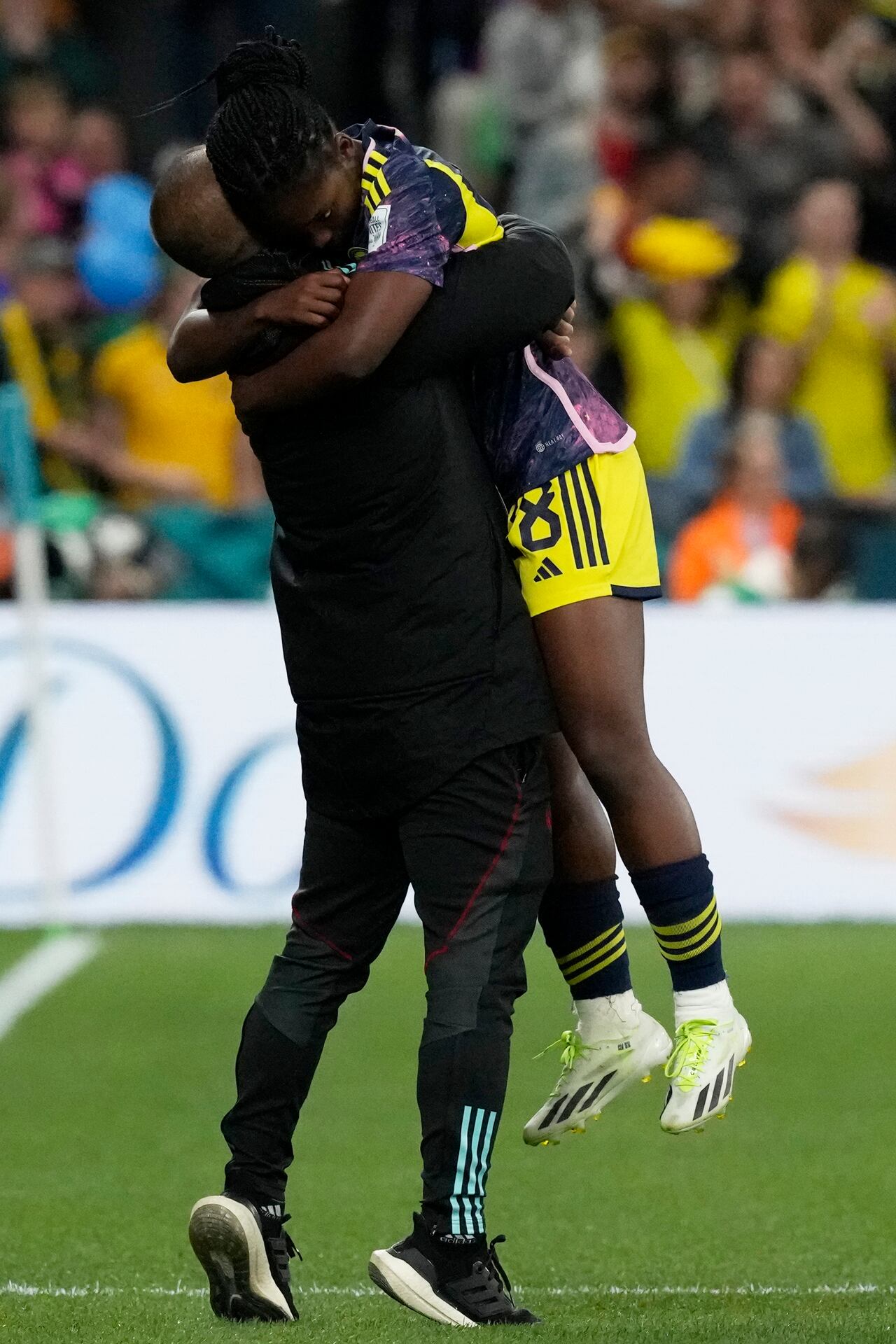 Colombia's Linda Caicedo celebrates with Colombia's head coach Nelson Abadia after scoring the opening goal during the Women's World Cup Group H soccer match between Germany and Colombia at the Sydney Football Stadium in Sydney, Australia, Sunday, July 30, 2023. (AP Photo/Mark Baker)