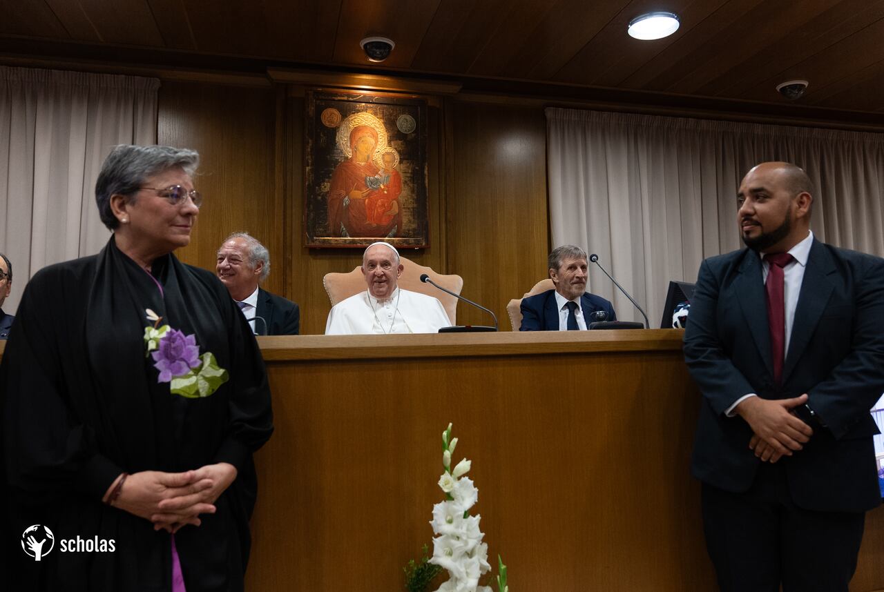 Tostao le cantó al Papa Francisco en la Ciudad del Vaticano.