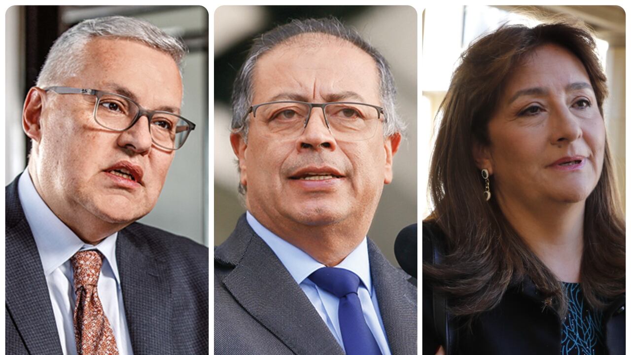 El ministro de Justicia saliente, Néstor Osuna; el presidente de la República, Gustavo Petro; y la nueva ministra Ángela María Buitrago.