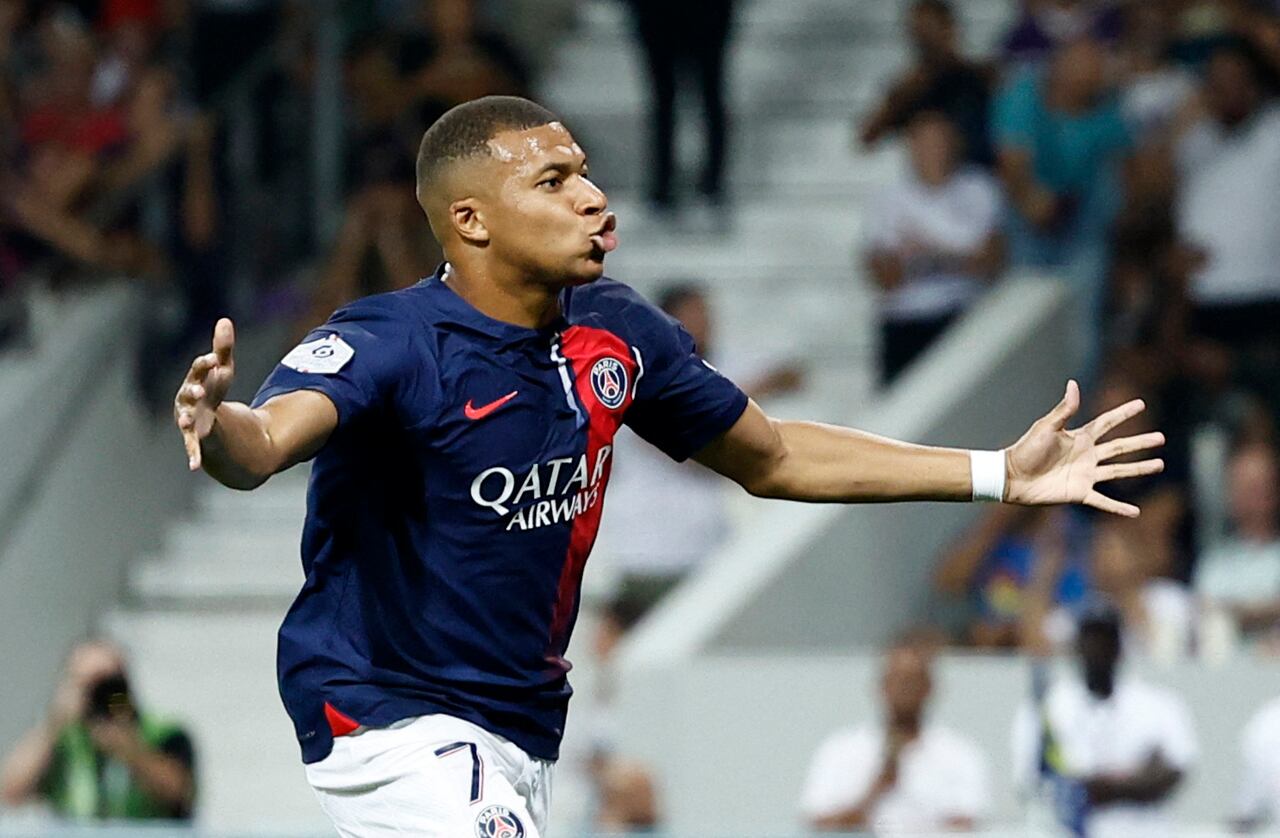 Kylian Mbappé con PSG vs Toulouse.