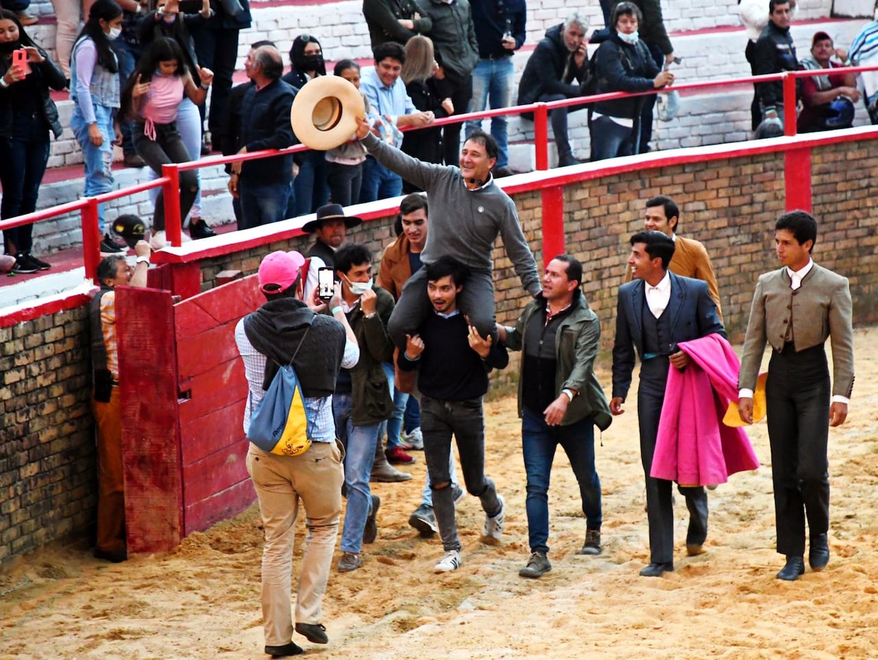 César Rincón, nacido el 5 de septiembre de 1965, del barrio Fátima de Bogotá, es el torero más importante de América, y uno de los más reconocidos maestros en la historia de la tauromaquia.