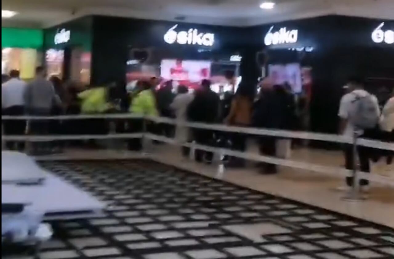 Momentos de terror vivieron los visitantes del centro comercial que se ubica en el norte de Bogotá.