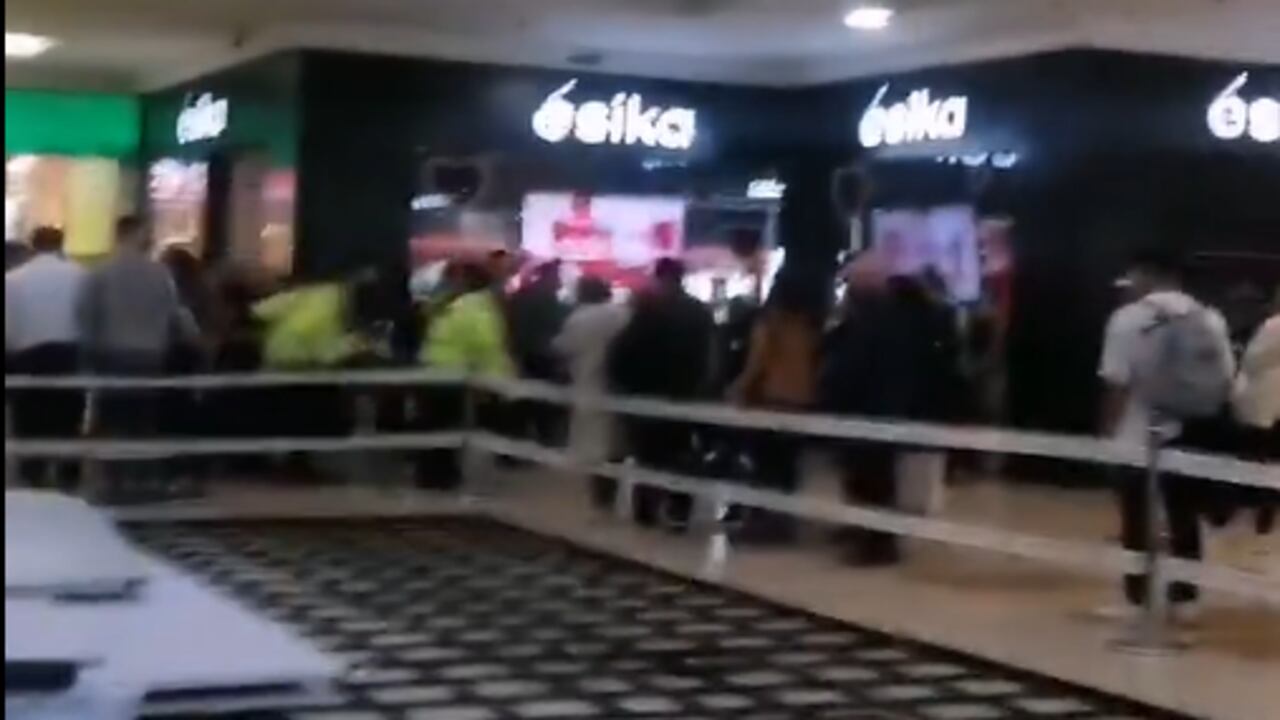 Momentos de terror vivieron los visitantes del centro comercial que se ubica en el norte de Bogotá.