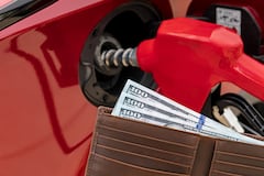El aumento en el precio de la gasolina afecta el bolsillo de los usuarios.