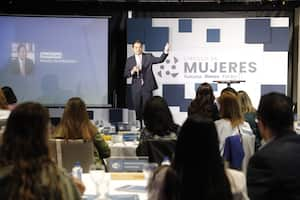 David Luna en el evento de Circulo de Mujeres de Semana