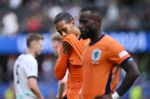 Virgil Van Dijk se lamenta tras el primer gol de Austria frente a Países Bajos.