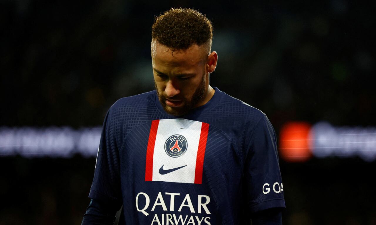 Soccer Football - Ligue 1 - Paris St Germain v RC Strasbourg - Parc des Princes, Paris, France - December 28, 2022 Paris St Germain's Neymar reacts after being sent off REUTERS/Sarah Meyssonnier