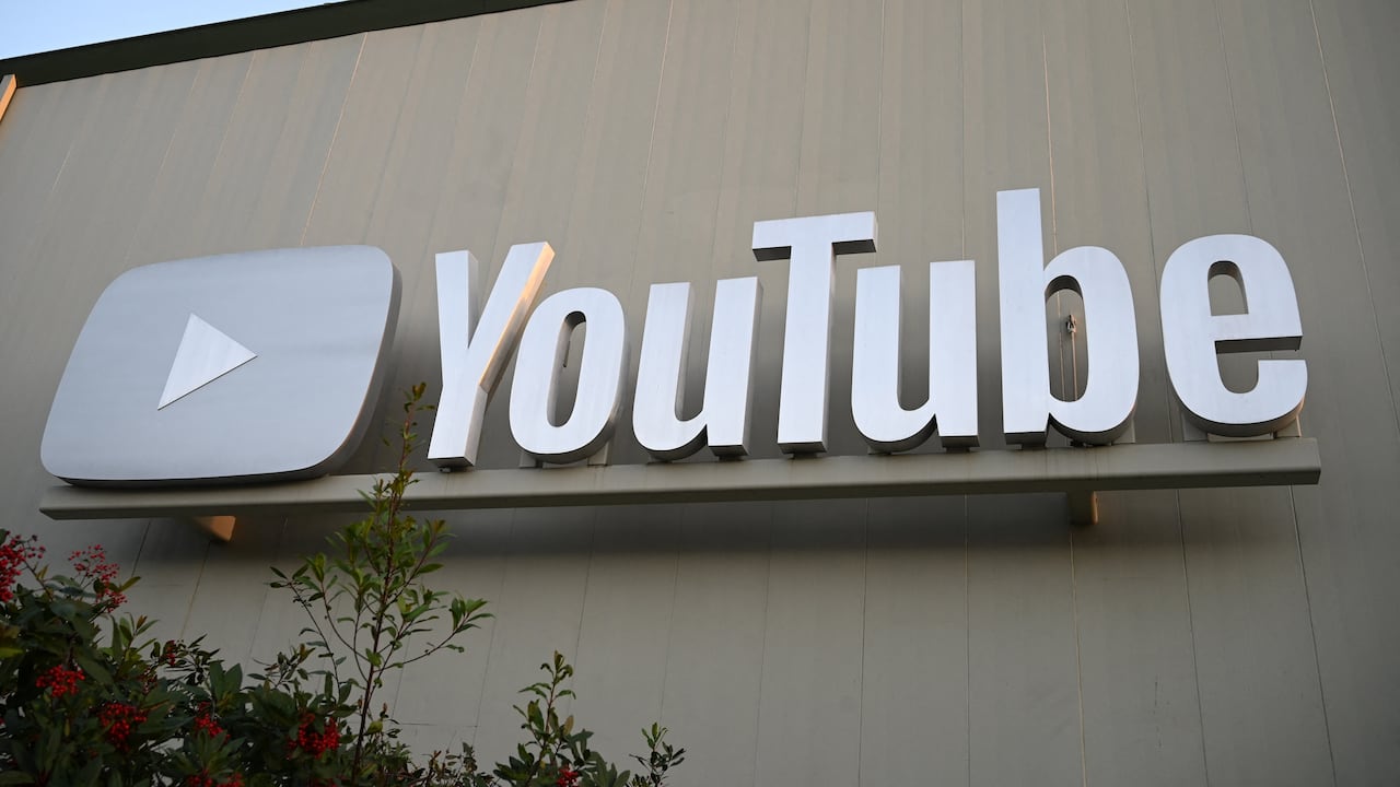 La red social YouTube le paga a sus creadores de contenido mensualmente de acuerdo al número de suscriptores y de vistas.