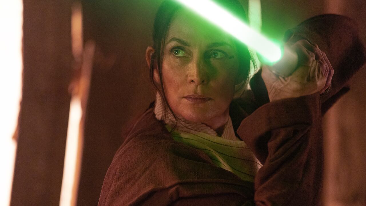 Jedi Master Indara (Carrie-Anne Moss) in Lucasfilm's THE ACOLYTE, exclusively on Disney+. ©2024 Lucasfilm Ltd. & TM. All Rights Reserved.