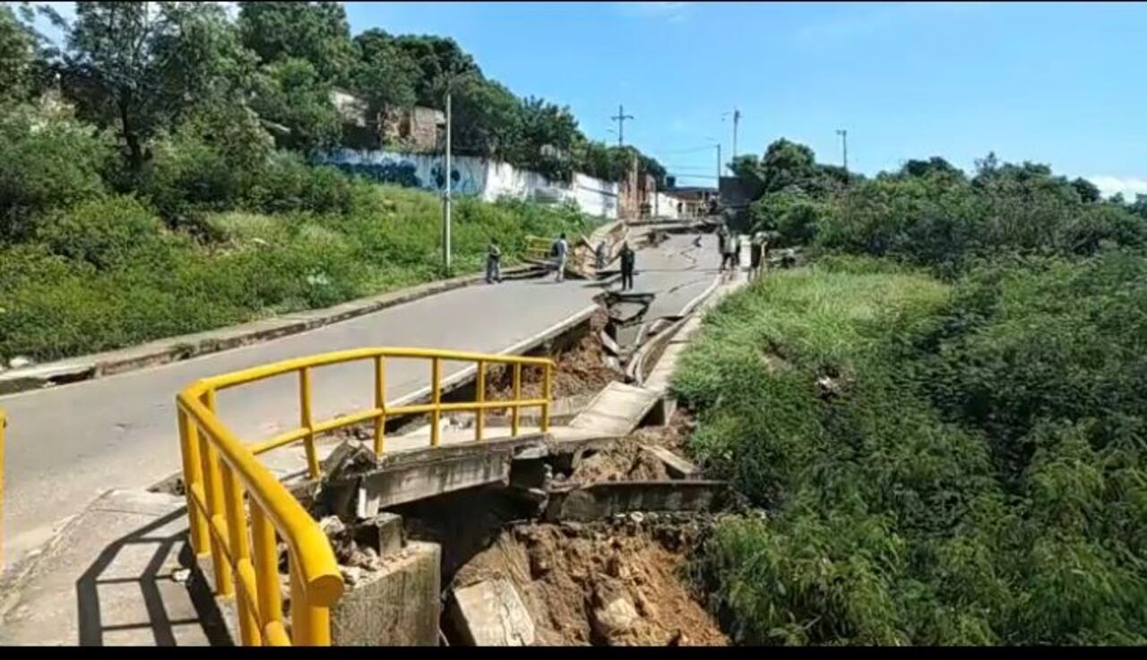 El puente quedó intransitable.