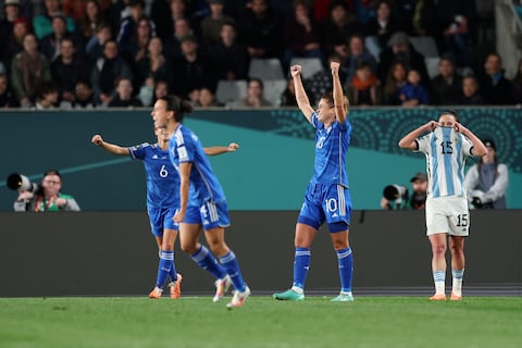 Italia se llevó la victoria sobre la hora, frente a Argentina.