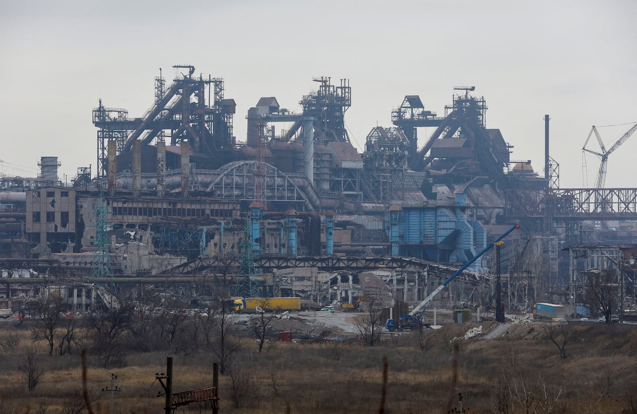 Una vista muestra la acería Azovstal destruida durante el conflicto entre Rusia y Ucrania en Mariupol, Ucrania controlada por Rusia, el 16 de marzo de 2023.