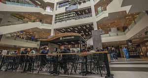 Las remodelaciones recientes que se hicieron en el centro comercial incluyen cambios en su fachada, pisos, techo e iluminación.