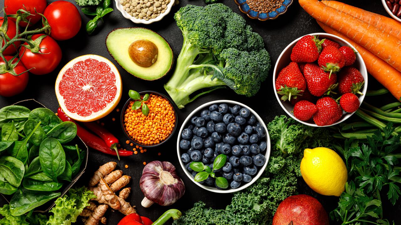 Las frutas son alimentos ricos en vitaminas y minerales.