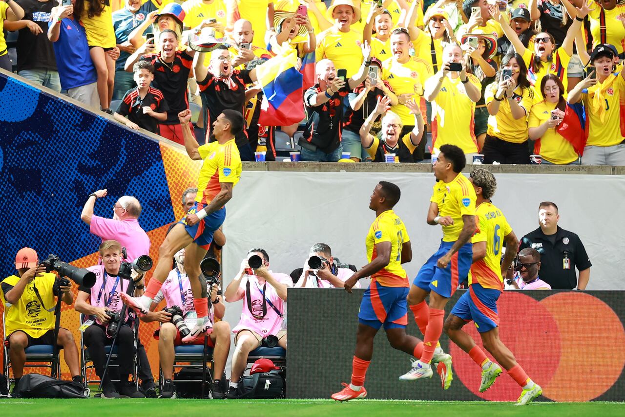 HOUSTON, TEXAS - JUNE 24: Daniel Mu�oz of Colombia celebrates after scoring the team's first goal during the CONMEBOL Copa America 2024 Group D match between Colombia and Paraguay at NRG Stadium on June 24, 2024 in Houston, Texas.   Hector Vivas/Getty Images/AFP (Photo by Hector Vivas / GETTY IMAGES NORTH AMERICA / Getty Images via AFP)
