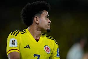 Luis Díaz se lamenta tras una ocasión perdida con la Selección Colombia.