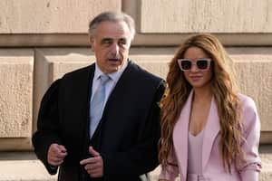 Shakira llegó con su abogado Pau Molins al Tribunal Superior de Justicia de Cataluña para su juicio por fraude fiscal, en Barcelona el 20 de noviembre de 2023.