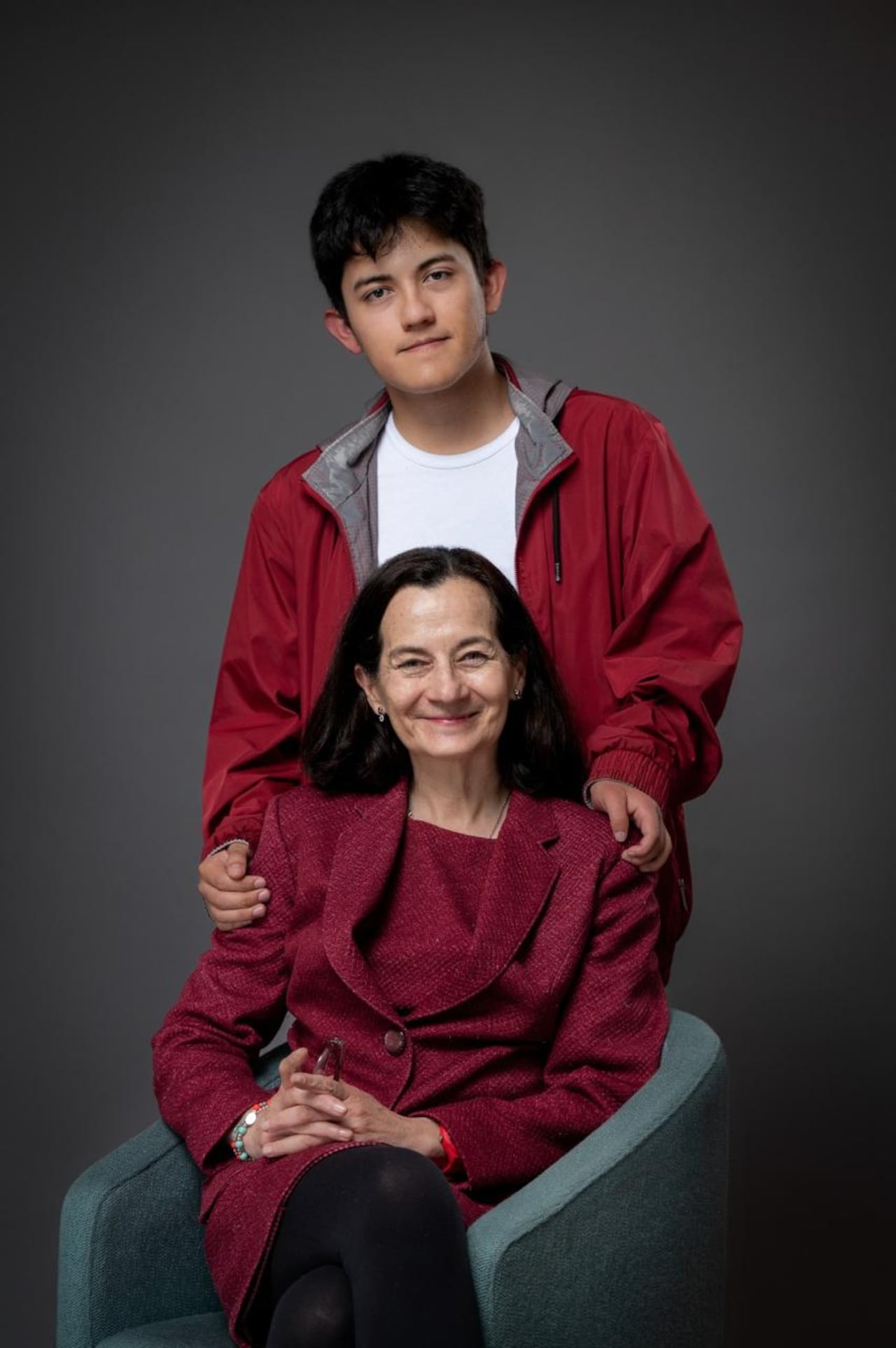 Clara Rojas y su hijo, Emanuel, hoy estudiante universitario de derecho.