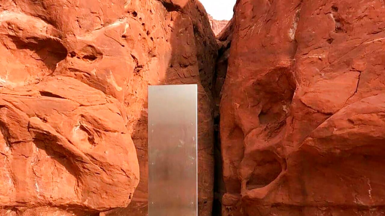 El misterioso monolito de hierro que apareció en el desierto de Utah. (Utah Department of Public Safety via AP)