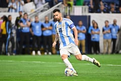 HOUSTON, TEXAS - JULY 04: Lionel Messi of Argentina in the penalty shoot out during the CONMEBOL Copa America 2024 quarter-final match between Argentina and Ecuador at NRG Stadium on July 04, 2024 in Houston, Texas. (Photo by Logan Riely/Getty Images)