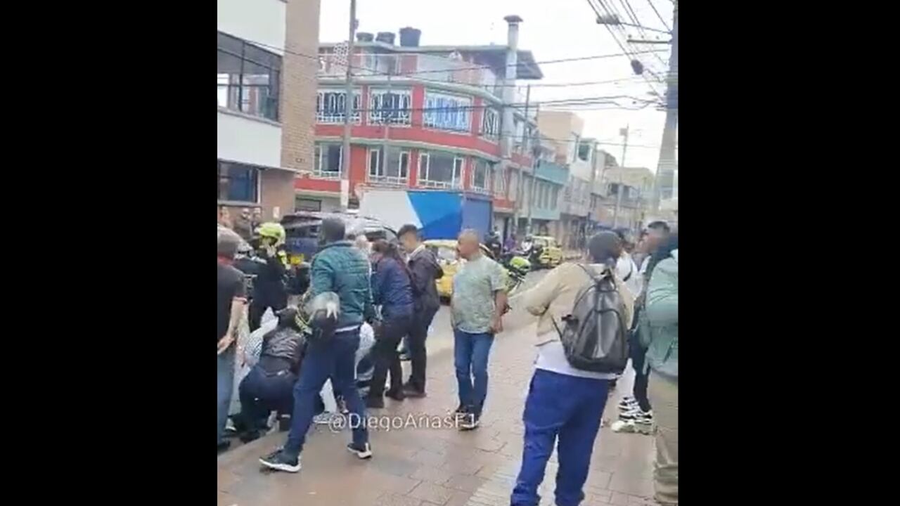 El video del ataque se dio a conocer en redes sociales y, ante lo ocurrido, las autoridades hicieron presencia en el lugar. El teniente coronel Julio César Botero, de la Policía de Bogotá,  señaló que ya se están realizando las respectivas investigaciones.