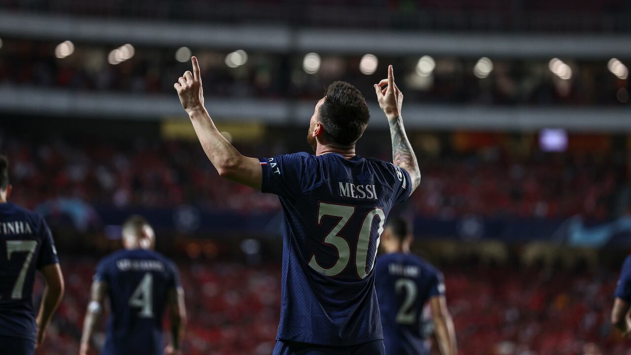 LISBON, PORTUGAL - OCTOBER 05: Lionel Messi of Paris Saint-Germain celebrates scoring Paris Saint-Germain goal during the UEFA Champions League group H match between SL Benfica and Paris Saint-Germain at Estadio do Sport Lisboa e Benfica on October 5, 2022 in Lisbon, Portugal. (Photo by Carlos Rodrigues/Getty Images)