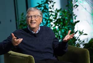 Bill Gates habla en el escenario de la Cumbre Climate Forward 2023 del New York Times en el Times Center el 21 de septiembre de 2023 en Nueva York. (Foto de Bennett Raglin/Getty Images para The New York Times)