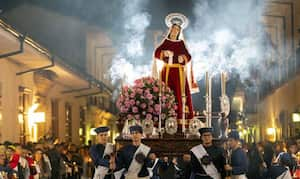 Popayán es el único lugar del mundo donde ser carguero en una procesión pasa de generación en generación.