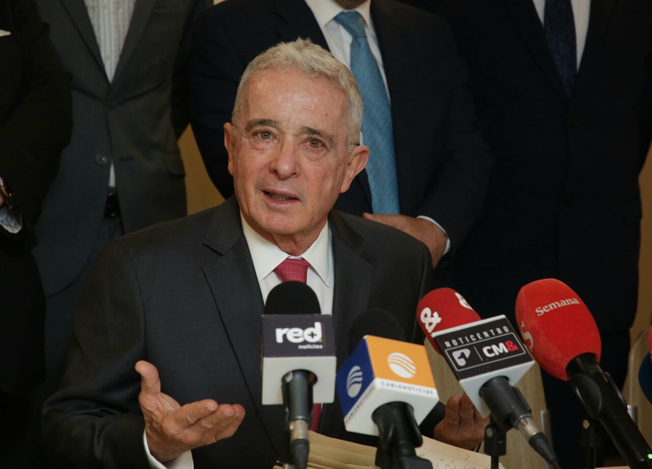 Rueda de Prensa expresidente Álvaro Uribe Vélez y el Centro Democrático