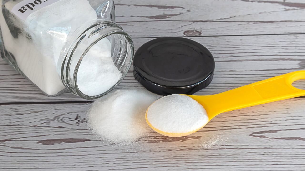 El bicarbonato de sodio puede eliminar la descamación de la piel.