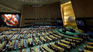 El presidente de Irán, Ebrahim Raisi, se dirige al 78º período de sesiones de la Asamblea General de las Naciones Unidas en la ciudad de Nueva York, EE.UU.