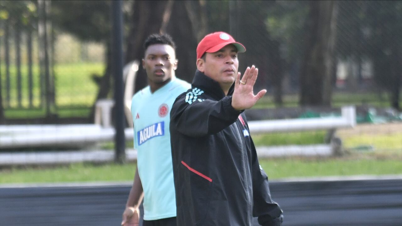 BOGOTA - COLOMBIA, 30-01-2023: Selección Colombia Sub 20 durante entrenamiento como parte de su participación para la fase final en el CONMEBOL Sub20 – Colombia 2023 a disputarse en la ciudad de Bogotá. / Colombia Sub-20 soccer team during a training session as part of its participation for the final phase in the CONMEBOL U20 – Colombia 2023 to be played in the city of Bogotá. Photo: VizzorImage / Luis Ramirez / Staff.