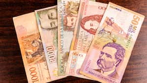 unos pesos colombianos billetes