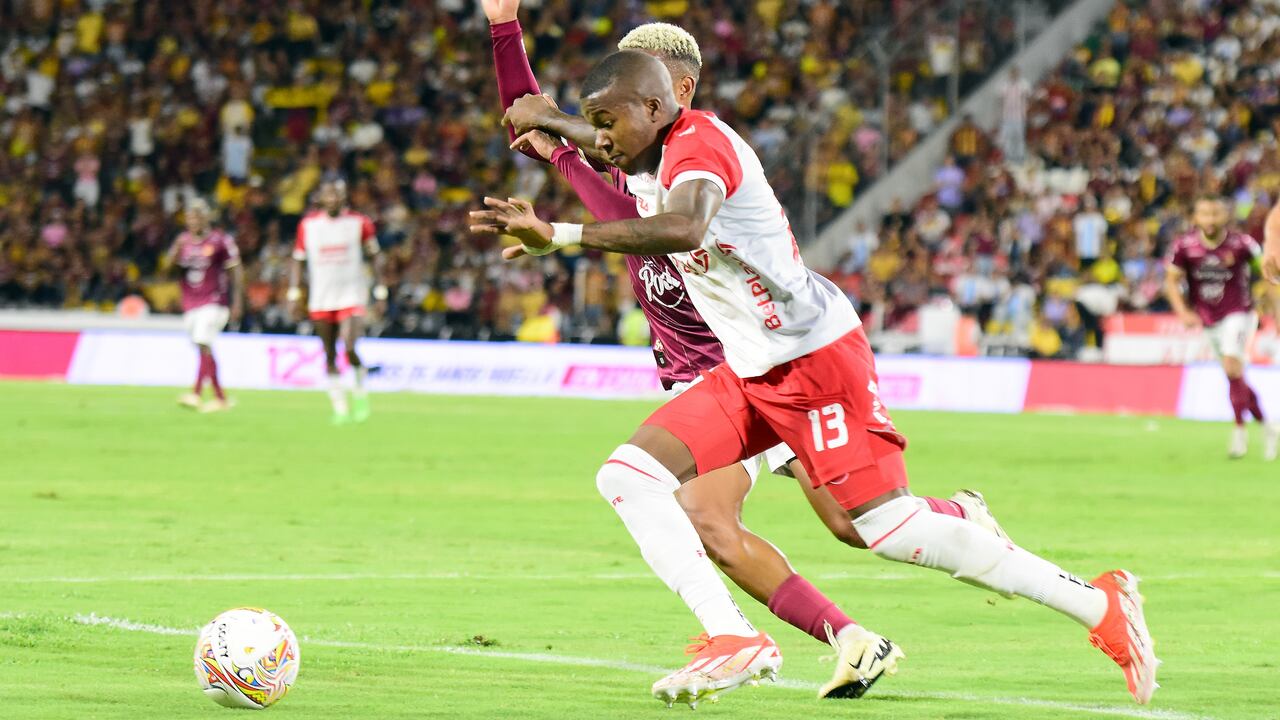 Deportes Tolima vs. Santa Fe en el estadio Manuel Murillo Toro