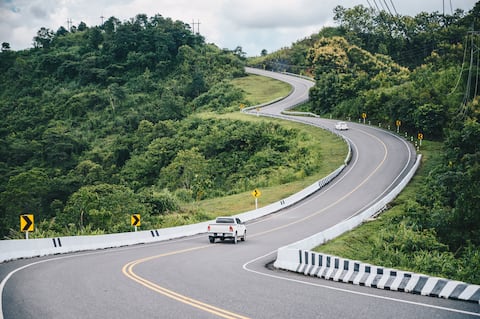 Con la preparación adecuada y la práctica, los conductores pueden superar con éxito los desafíos de las carreteras empinadas.
